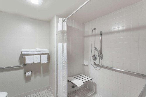 Days Inn by Wyndham Anaheim Near the Park - image 35