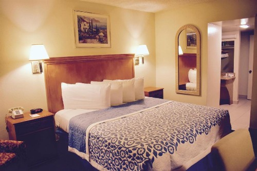 Days Inn by Wyndham Anaheim Near the Park - image 42