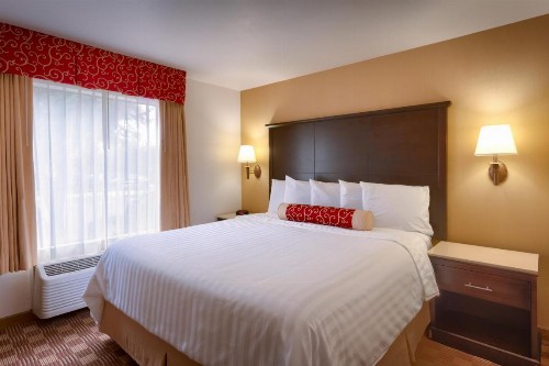 Cortona Inn and Suites Anaheim Resort - image 13