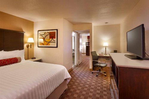 Cortona Inn and Suites Anaheim Resort - image 14