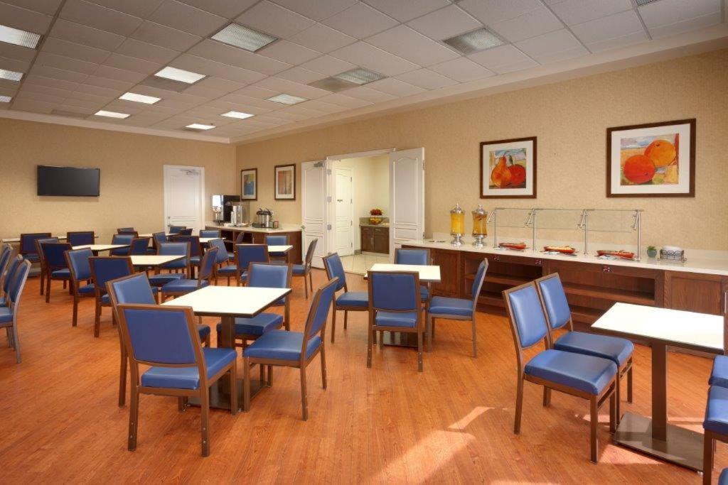 Cortona Inn and Suites Anaheim Resort - image 2