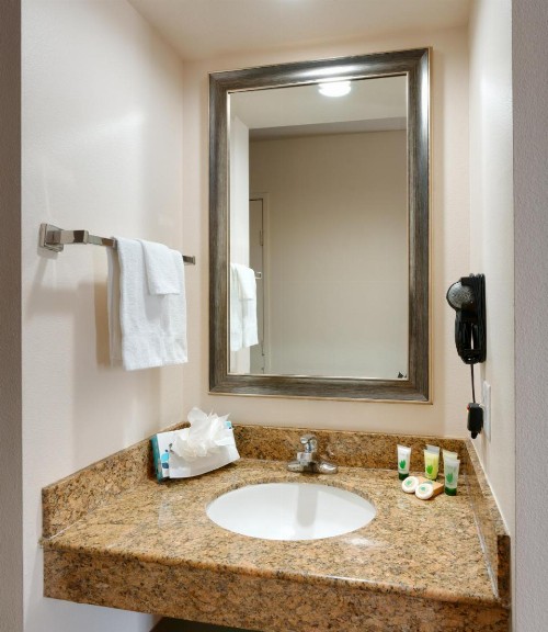 Cortona Inn and Suites Anaheim Resort - image 27