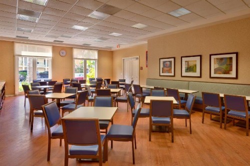 Cortona Inn and Suites Anaheim Resort - image 3