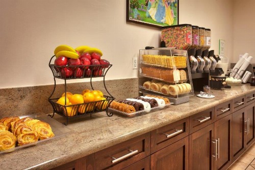 Cortona Inn and Suites Anaheim Resort - image 4