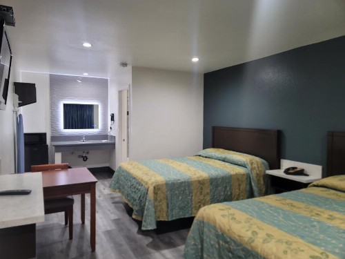 Motel Moonlight - image 17