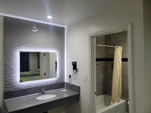 Motel Moonlight - image 18