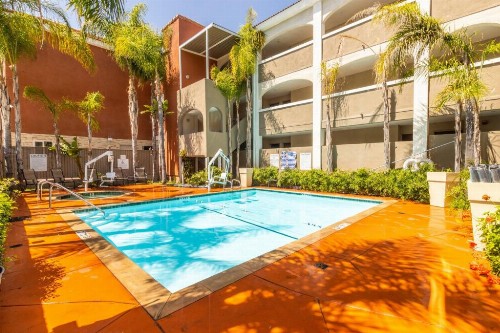 Holiday Inn Express - Anaheim West - image 2