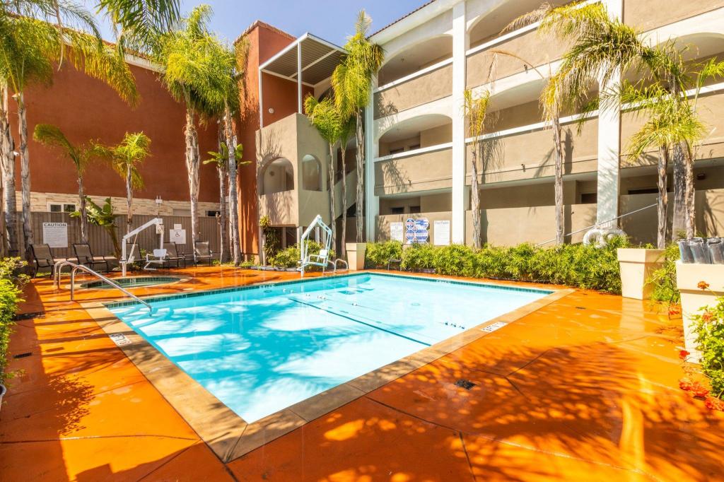 Holiday Inn Express - Anaheim West - image 2