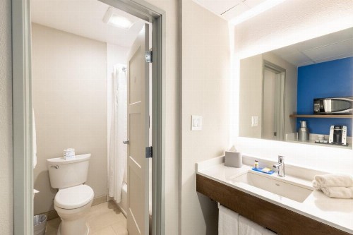 Holiday Inn Express - Anaheim West - image 39