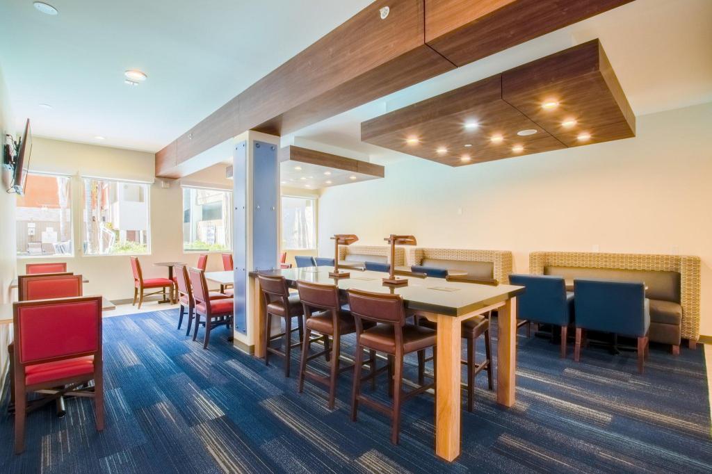 Holiday Inn Express - Anaheim West - image 4