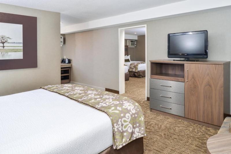 Best Western Plus Anaheim Inn - image 7