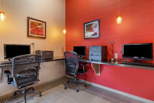 Best Western Plus Park Place Inn - Mini Suites - image 23