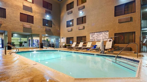 Best Western Plus Park Place Inn - Mini Suites - image 8