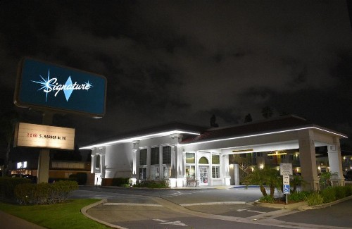 Signature Anaheim Maingate - image 15