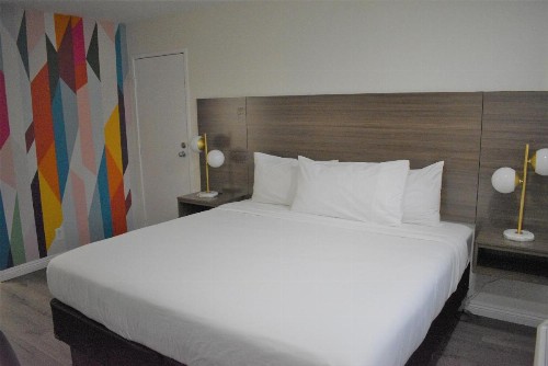 Signature Anaheim Maingate - image 18