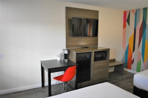 Signature Anaheim Maingate - image 3