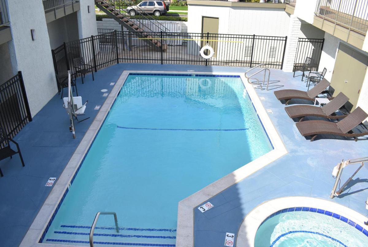 Signature Anaheim Maingate - image 4
