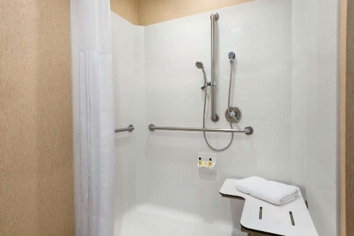 Wyndham Anaheim - image 10