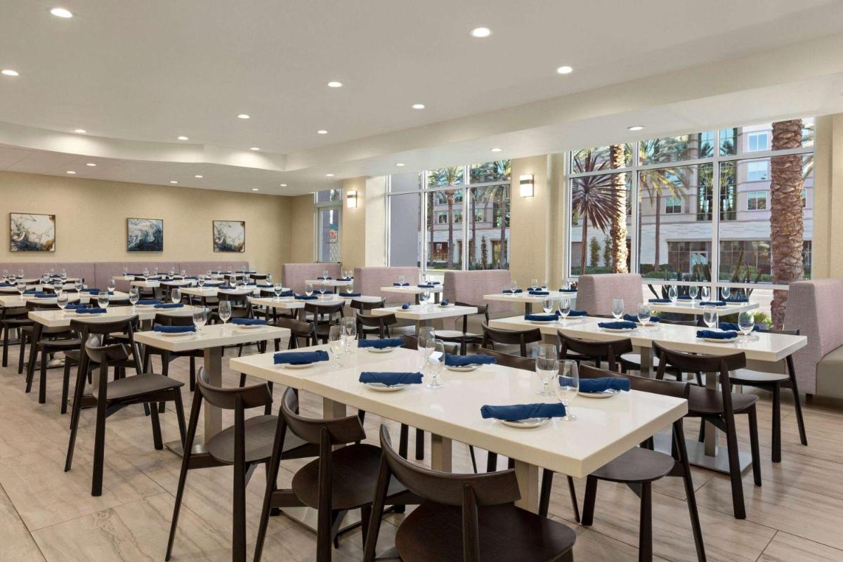 Wyndham Anaheim - image 4