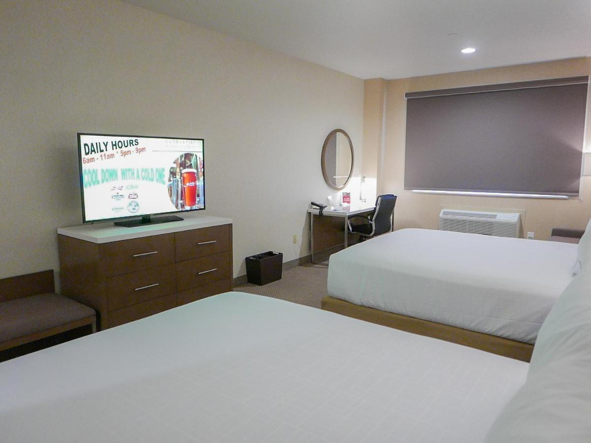 Wyndham Anaheim - image 5