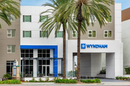 Wyndham Anaheim - image 6