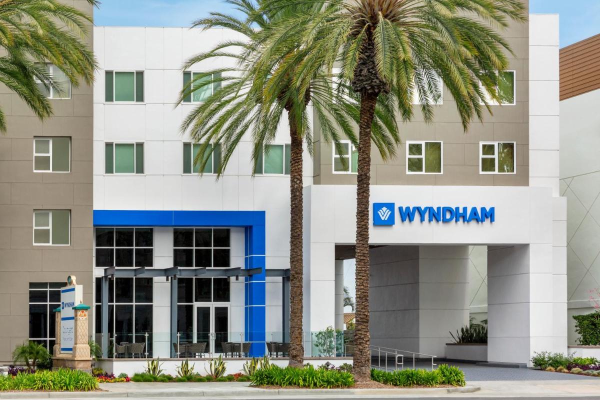 Wyndham Anaheim - image 6