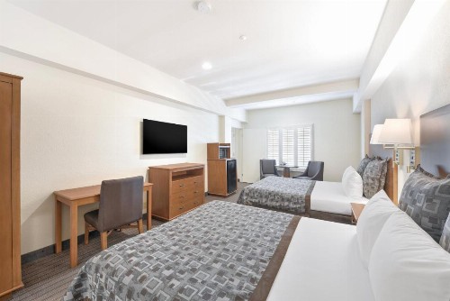 Anaheim Desert Inn & Suites - image 14