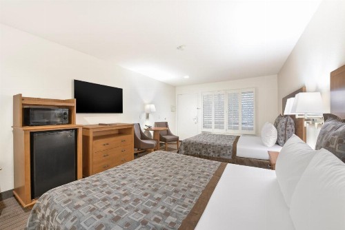 Anaheim Desert Inn & Suites - image 15