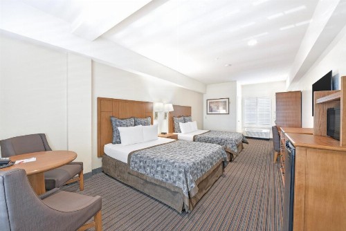 Anaheim Desert Inn & Suites - image 16