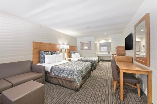 Anaheim Desert Inn & Suites - image 17