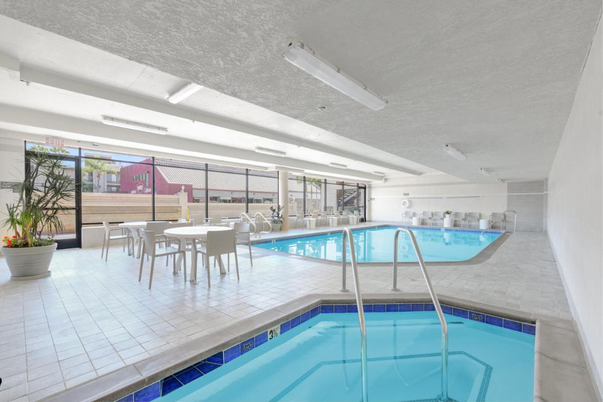 Anaheim Desert Inn & Suites - image 5