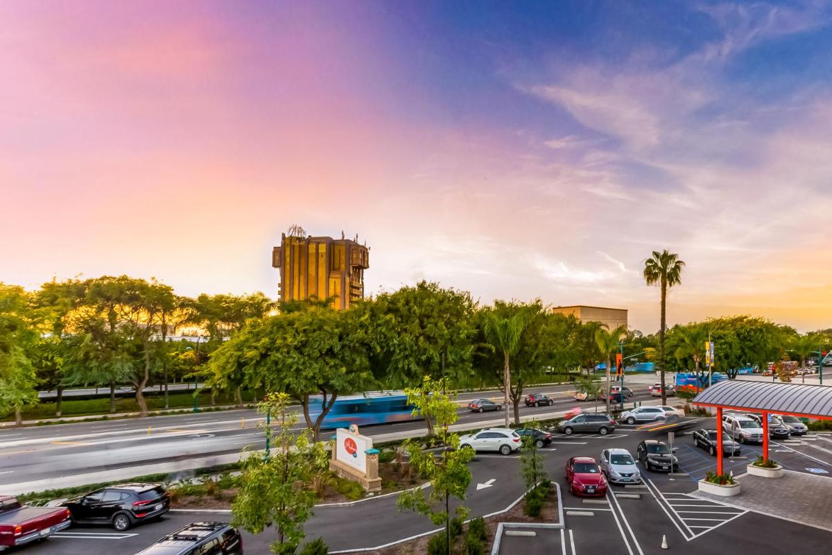 Anaheim Hotel - main image