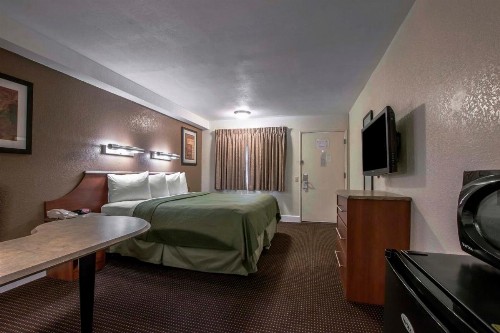 Studio 6-Anaheim CA - image 6