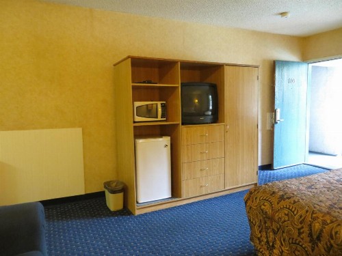 Days Inn by Wyndham Anaheim West - image 15