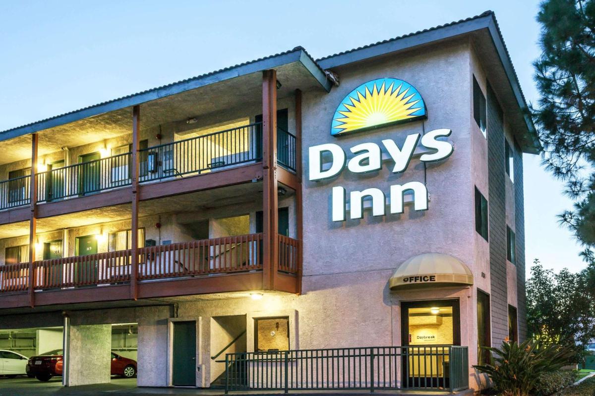 Days Inn by Wyndham Anaheim West - image 2