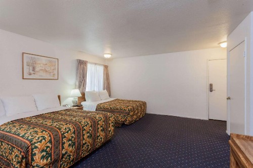 Days Inn by Wyndham Anaheim West - image 7