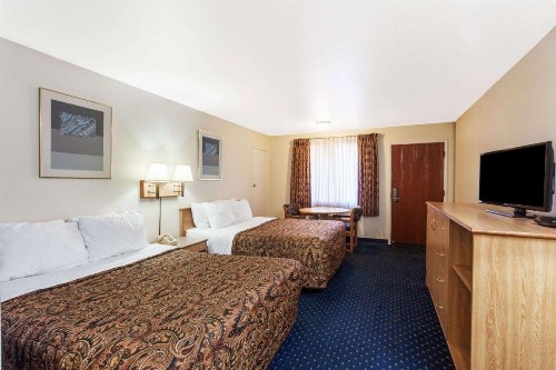 Days Inn by Wyndham Anaheim West - image 8