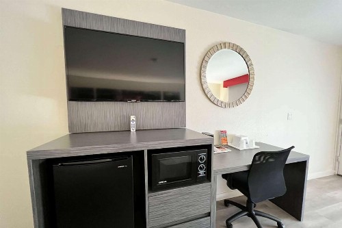 Travelodge by Wyndham Anaheim Convention Center - image 13