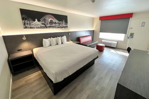 Travelodge by Wyndham Anaheim Convention Center - image 14