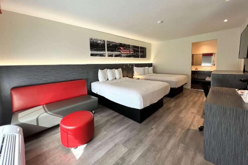 Travelodge by Wyndham Anaheim Convention Center - image 15