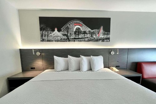 Travelodge by Wyndham Anaheim Convention Center - image 16