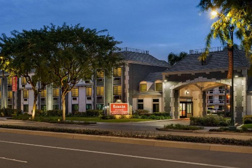 Travelodge by Wyndham Anaheim Convention Center - image 2