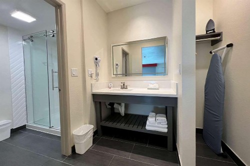 Travelodge by Wyndham Anaheim Convention Center - image 21