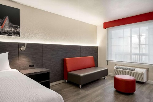 Travelodge by Wyndham Anaheim Convention Center - image 22