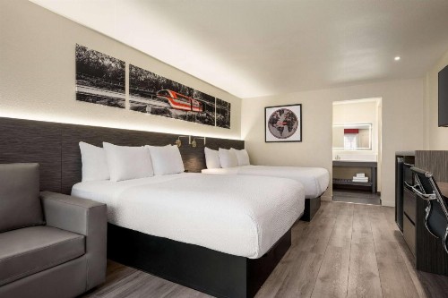 Travelodge by Wyndham Anaheim Convention Center - image 23