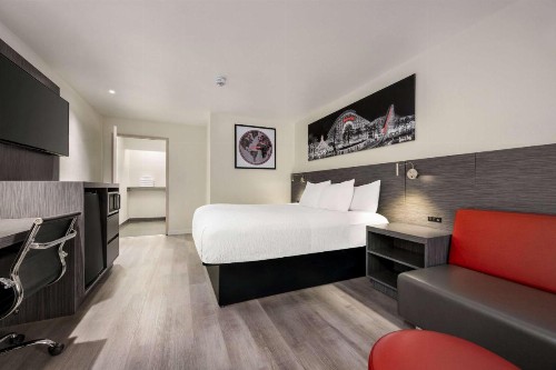 Travelodge by Wyndham Anaheim Convention Center - image 28
