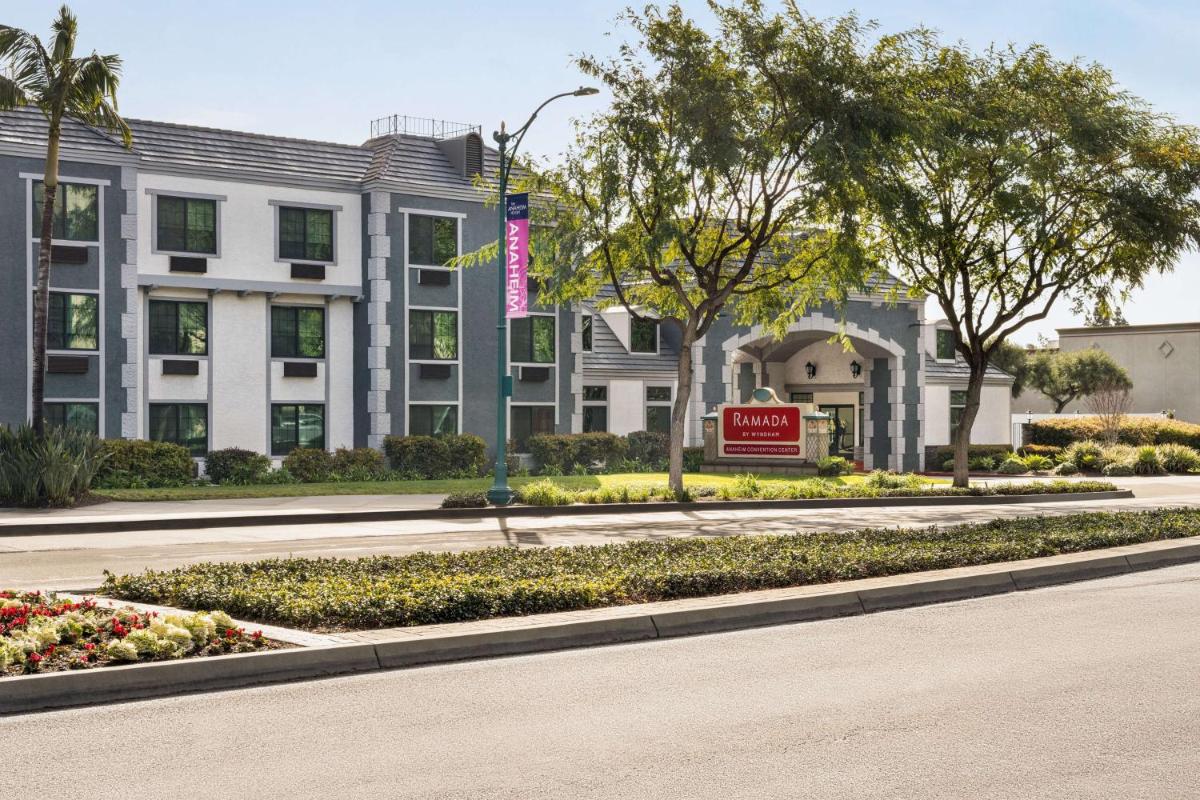 Travelodge by Wyndham Anaheim Convention Center - image 3