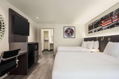 Travelodge by Wyndham Anaheim Convention Center - image 30