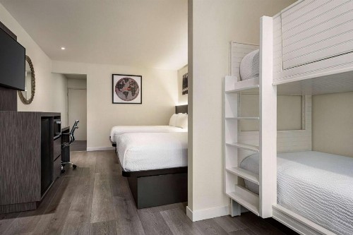 Travelodge by Wyndham Anaheim Convention Center - image 34