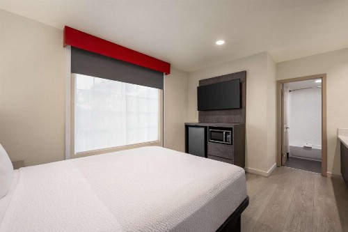 Travelodge by Wyndham Anaheim Convention Center - image 37